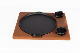 Forma Pizza e Molheiras Ferro Fundido com Suporte de Madeira Forma Pizza e Molheiras Ferro Fundido com Suporte de Madeira