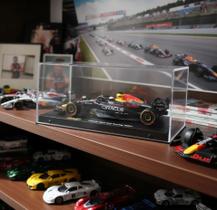 Fórmula 1 Red Bull RB21 2025 Max Verstappen 1:43 Bburago c/ Display e Piloto Fórmula 1 Red Bull RB21 2025 Max Verstappen 1:43 Bburago c/ Display e Piloto