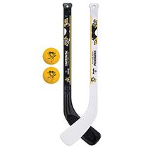 Franklin Sports Pittsburgh Penguins NHL Mini Hockey Stick Set - NHL Team Knee Hockey Stick and Ball Set - Conjunto de varas para dois jogadores - Grande brinquedo para crianças