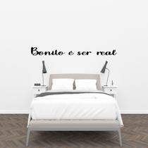 Frase de Parede Bonito é Ser Real Lettering Decorativo Cabeceira de Cama Quarto Casa Letras Palavras