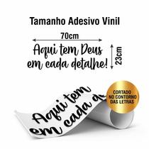 Frase Decorativa Autocolante Aqui Tem Deus em cada Detalhe Adesivo Vinil Prova D'Águ Frase Decorativa Autocolante Aqui Tem Deus em cada Detalhe Adesivo Vinil Prova D'Águ