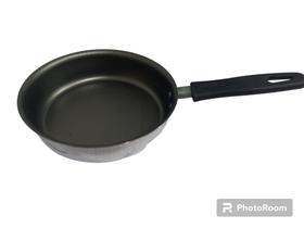 Frigideira 01 Ovo 14,5cm Antiaderente por dentro e Aluminio por fora Frigideira 01 Ovo 14,5cm Antiaderente por dentro e Aluminio por fora