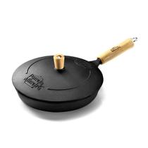 Frigideira Tradição TF 24cm Ferro Fundido Cabo Madeira 1,5L Preta Panela Mineira Frigideira Tradição TF 24cm Ferro Fundido Cabo Madeira 1,5L Preta Panela Mineira