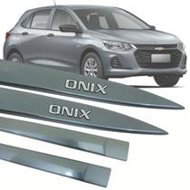 Friso Lateral Da Porta Com Sigla Chevrolet Onix Original 2012 2013 2014 2015 2016 2017 2018 2019 2020 2021 2022 2023 2024