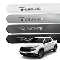 Friso Lateral para Toro 2016 a 2026 Redondo Proteção 4 Portas Grafia Cromada Alto Relevo