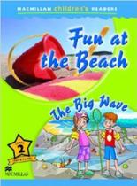 Fun at the beach: the big wave - audio download available - MACMILLAN