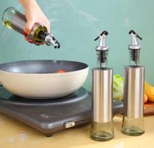 Galheteiros Porta Azeite e Vinagre de Vidro Premium e Aço Inox com Dosador Galheteiros Porta Azeite e Vinagre de Vidro Premium e Aço Inox com Dosador