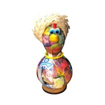 Galinha Caipira Decorativa de Cabaça Artesanal com Chapéu de Palha - Altura de 10 a 12 cm Galinha Caipira Decorativa de Cabaça Artesanal com Chapéu de Palha - Altura de 10 a 12 cm