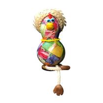 Galinha Caipira em Cabaça Sentada com Chapéu de Palha 10 a 12 cm Galinha Caipira em Cabaça Sentada com Chapéu de Palha 10 a 12 cm