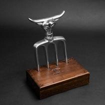 Garfo BadBull SG Artesanal com Cepo de Madeira