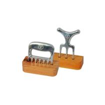 Garfo para Churrasco Tridente e Garra 7 Dentes em Alumínio Tecnofusi com Suporte Individual Garfo para Churrasco Tridente e Garra 7 Dentes em Alumínio Tecnofusi com Suporte Individual