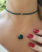 Gargantilha 35cm com cristal verde esmeralda e bola em banho de ouro 18k Gargantilha 35cm com cristal verde esmeralda e bola em banho de ouro 18k