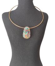 Gargantilha Aro Metal Dourado com Maxi Pingente Mozaico Colorido