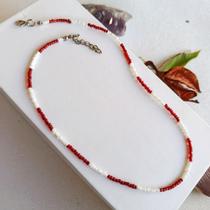 Gargantilha branca vermelha Choker de miçangas Gargantilha branca vermelha Choker de miçangas