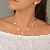 Gargantilha Choker Trevos de Quatro Folhas Perolada Folheada a Ouro 18k Gargantilha Choker Trevos de Quatro Folhas Perolada Folheada a Ouro 18k