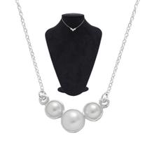 Gargantilha Com Três Meia-Pérolas PRI Style Folheada A Prata Antialérgica Gargantilha Com Três Meia-Pérolas PRI Style Folheada A Prata Antialérgica