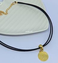 Gargantilha Feminino Fio Couro Camurça Preto com Pingente Medalha Oração Pai Nosso Ajustável Colar Religiosa