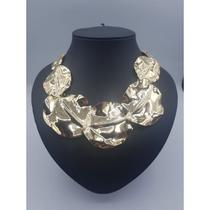 Gargantilha folha curvada banhada a ouro 18k