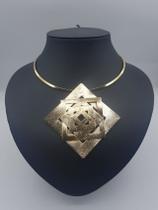 Gargantilha geométrica banhada a ouro 18k Gargantilha geométrica banhada a ouro 18k