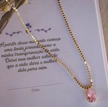 Gargantilha semi jóia. Dourada com pingente rosa. Gargantilha semi jóia. Dourada com pingente rosa.