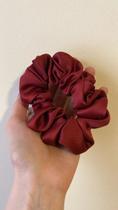 Garme Mini scrunchie de cetim premium Bordô Garme Mini scrunchie de cetim premium Bordô