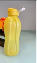 Garrafa de água 1,5 litros amarela manteiga da tupperware