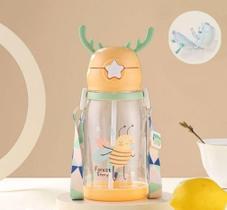 Garrafa de Água Infantil com Trava Modelo Alce Canudo e Bico de Silicone Decorada para Crianças