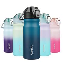 Garrafa de água isolada BJPKPK de 18 onças com palha Garrafas de água de parede dupla de aço inoxidável sem BPA, garrafa térmica à prova de vazamentos, sem BPA, com tampa giratória com fechadura e bico de silicone macio, preto índigo Garrafa de água isolada BJPKPK de 18 onças com palha Garrafas de água de parede dupla de aço inoxidável sem BPA, garrafa térmica à prova de vazamentos, sem BPA, com tampa giratória com fechadura e bico de silicone macio, preto índigo