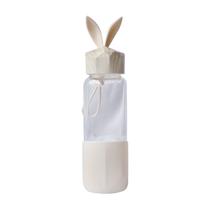Garrafa de vidro rabbit bottle com capa de silicone e tampa plástica