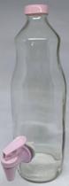 Garrafa incolor com torneira rosa capacidade 1,5 litros