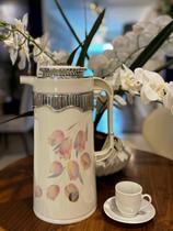 Garrafa para chá/café cor branca com estampa floral e detalhes champanhe 1.6L