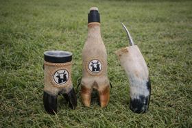 Garrafa Pé De Boi, Copo Pé Boi + Copo Cuia Com Bomba Garrafa Pé De Boi, Copo Pé Boi + Copo Cuia Com Bomba