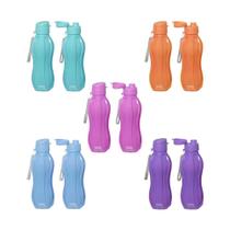 Garrafa Squeeze De Plástico Colorida 900ML 8,5 x 8,5 x 26cm Garrafa Squeeze De Plástico Colorida 900ML 8,5 x 8,5 x 26cm