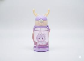 Garrafa Squeeze Infantil c/ Canudo e Tirante LILÁS UNICÓRNIO Garrafa Squeeze Infantil c/ Canudo e Tirante LILÁS UNICÓRNIO