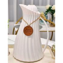 Garrafa Térmica Borboleta Branco/Dourado Linha Premium 1L Garrafa Térmica Borboleta Branco/Dourado Linha Premium 1L