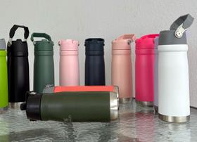 Garrafa Térmica Flip Straw 550ml com Canudo com Alça