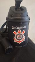 Garrafa Térmica Inox - 2,5L encapada c/ couro, Copo e Suporte,Mantém Gelado ou Quente - Corinthians