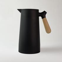 Garrafa térmica Nórdica - Plástico e Madeira - 1L - Preta Garrafa térmica Nórdica - Plástico e Madeira - 1L - Preta