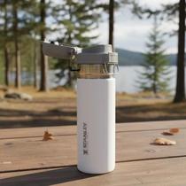 Garrafa térmica Quick Flip Stanley 710ml Polar 8117 Garrafa térmica Quick Flip Stanley 710ml Polar 8117