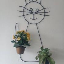 Gato em metal porta vasos