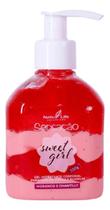 Gel Hidrante Corporal Sensação Sweet Girl Morango e Chantilly Pele Macia, Sedosa e Perfumada Gel Hidrante Corporal Sensação Sweet Girl Morango e Chantilly Pele Macia, Sedosa e Perfumada