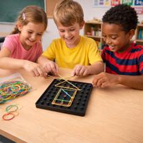 Geoplano Educativo Infantil com Pinos e Elásticos Brinquedo Didático Geometria Criatividade