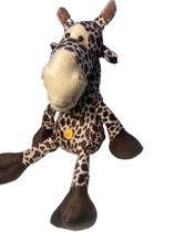 Girafa de pelucia com macro arcada décidua