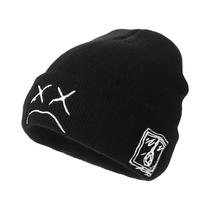 Gorro De Malha Hip-Hop Sem Aba Bordado Com Rosto Triste Preto E Branco Casual E Moderno