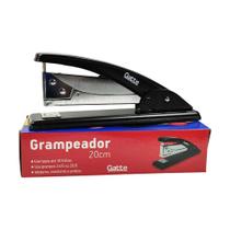 Grampeador 266 20 cm Preto Gatte Grampeia até 30 folhas um ótimo grampeador de mesa robusto e resistente