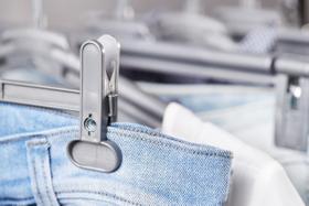 Grampo p/ cabides saia/calça marca Ioplast
