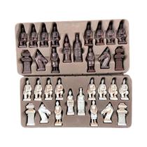 Grande Conjunto De Xadrez Antigo De Imitação De Resina Do Exército De Terracota 3D Com Tabuleiro De