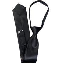 Gravata lisa com nó pronto de cetim tradicional e slim Gravata lisa com nó pronto de cetim tradicional e slim