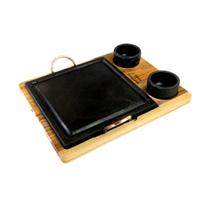 Grelha com 02 Molheiras em Pedra Sabão e Suporte G 25x25cm Grelha com 02 Molheiras em Pedra Sabão e Suporte G 25x25cm