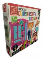 Guarda Roupa Fashion Magnético de Madeira Imantado Boneca Troca de Roupa - Brincadeira de Criança